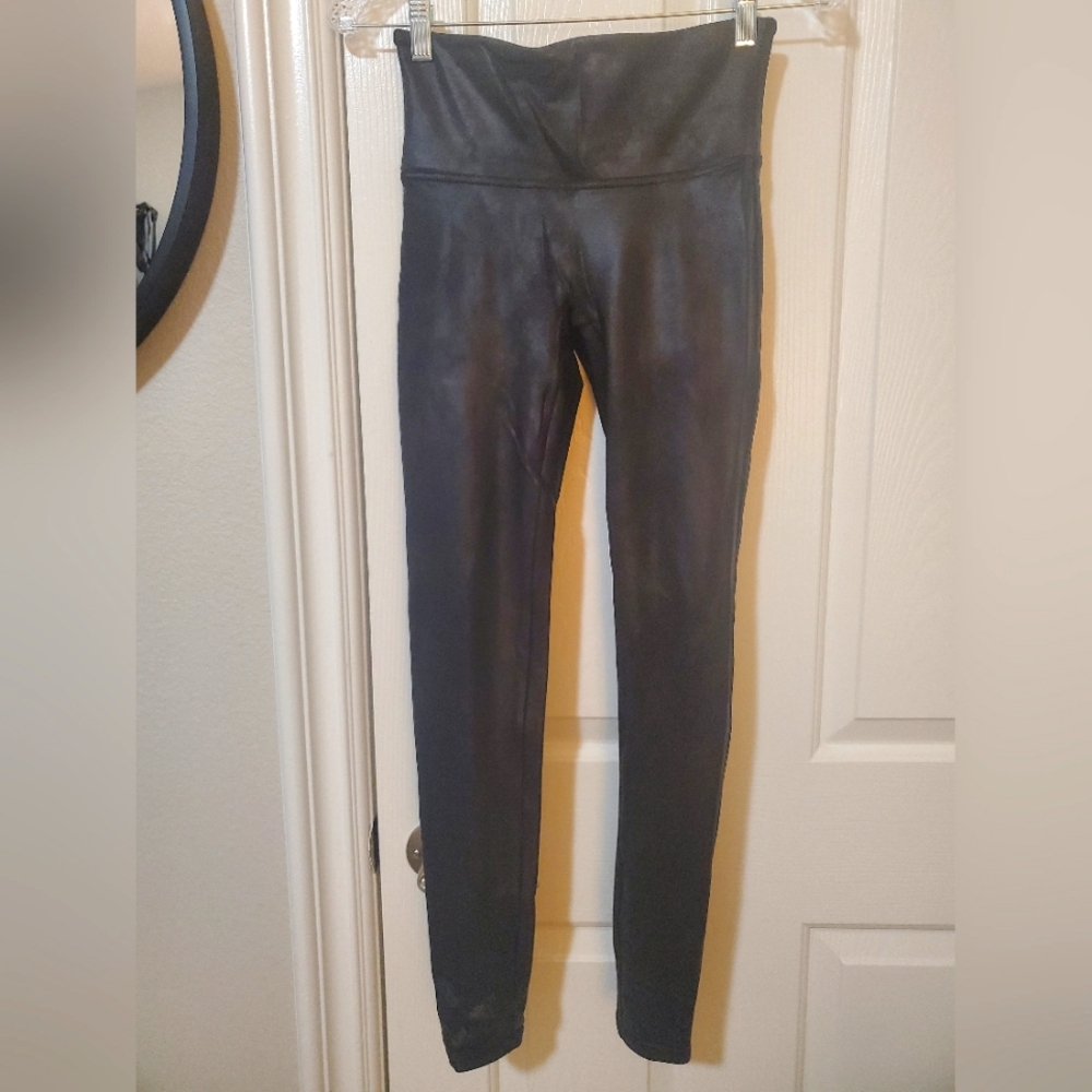 SPANX LEATHER LOOK LEGGINGS SIZE MEDIUM GREAT CONDITION!